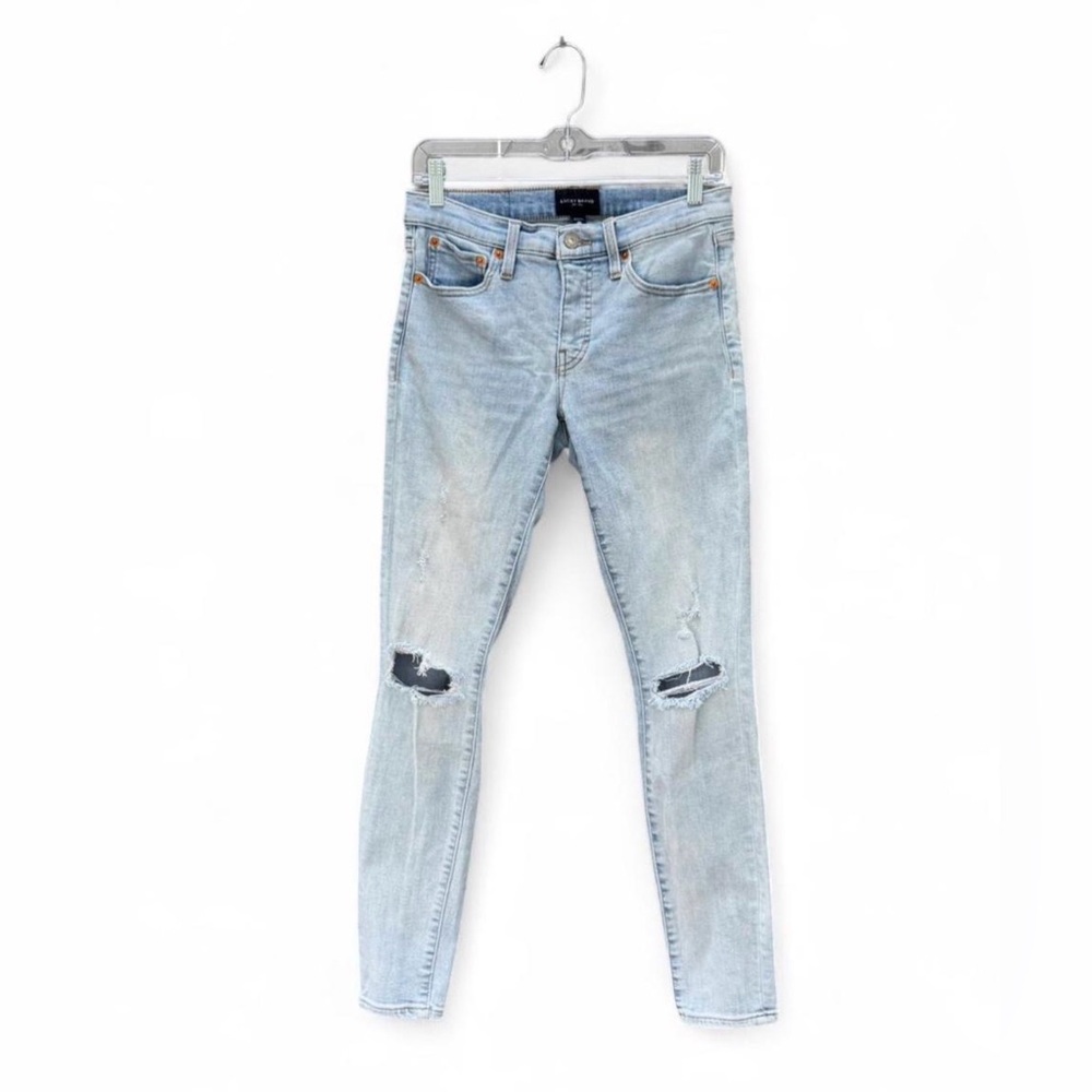 Lucky Brand Light Wash Distressed Skinny Jeans Women’s Size 27.